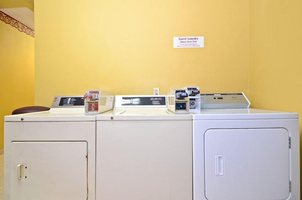 Econo Lodge Louisville Airport Kültér fotó