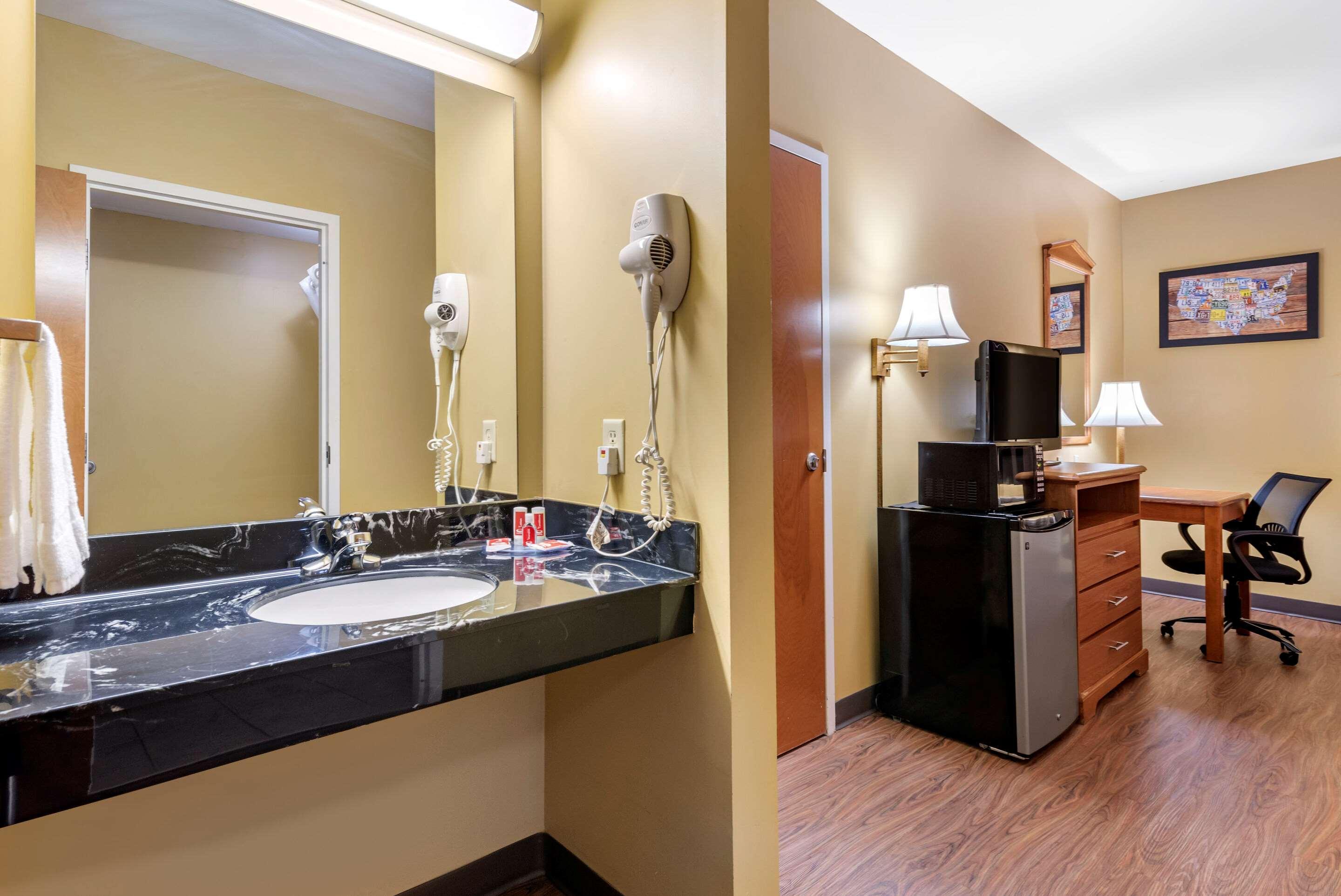 Econo Lodge Louisville Airport Kültér fotó