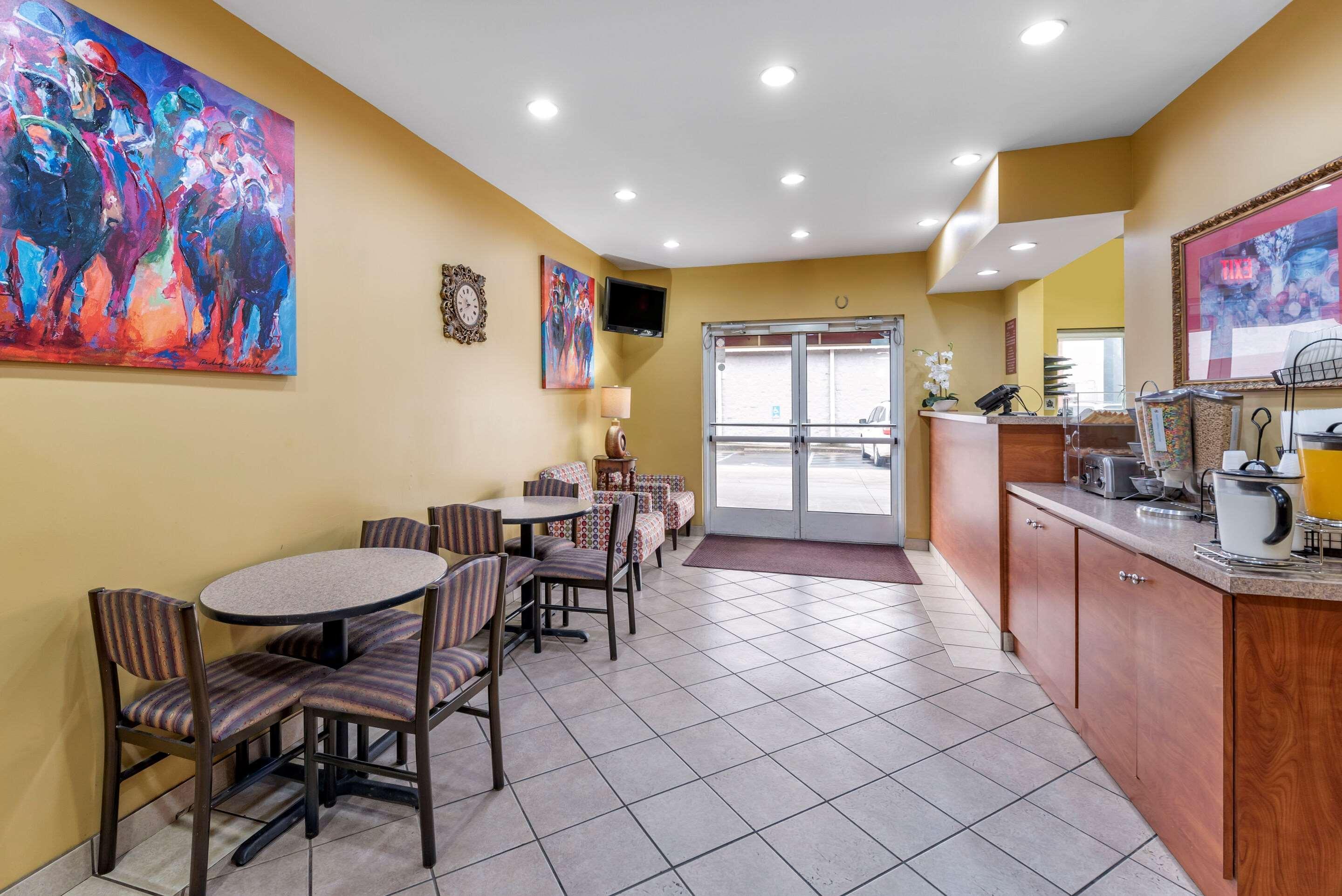 Econo Lodge Louisville Airport Kültér fotó